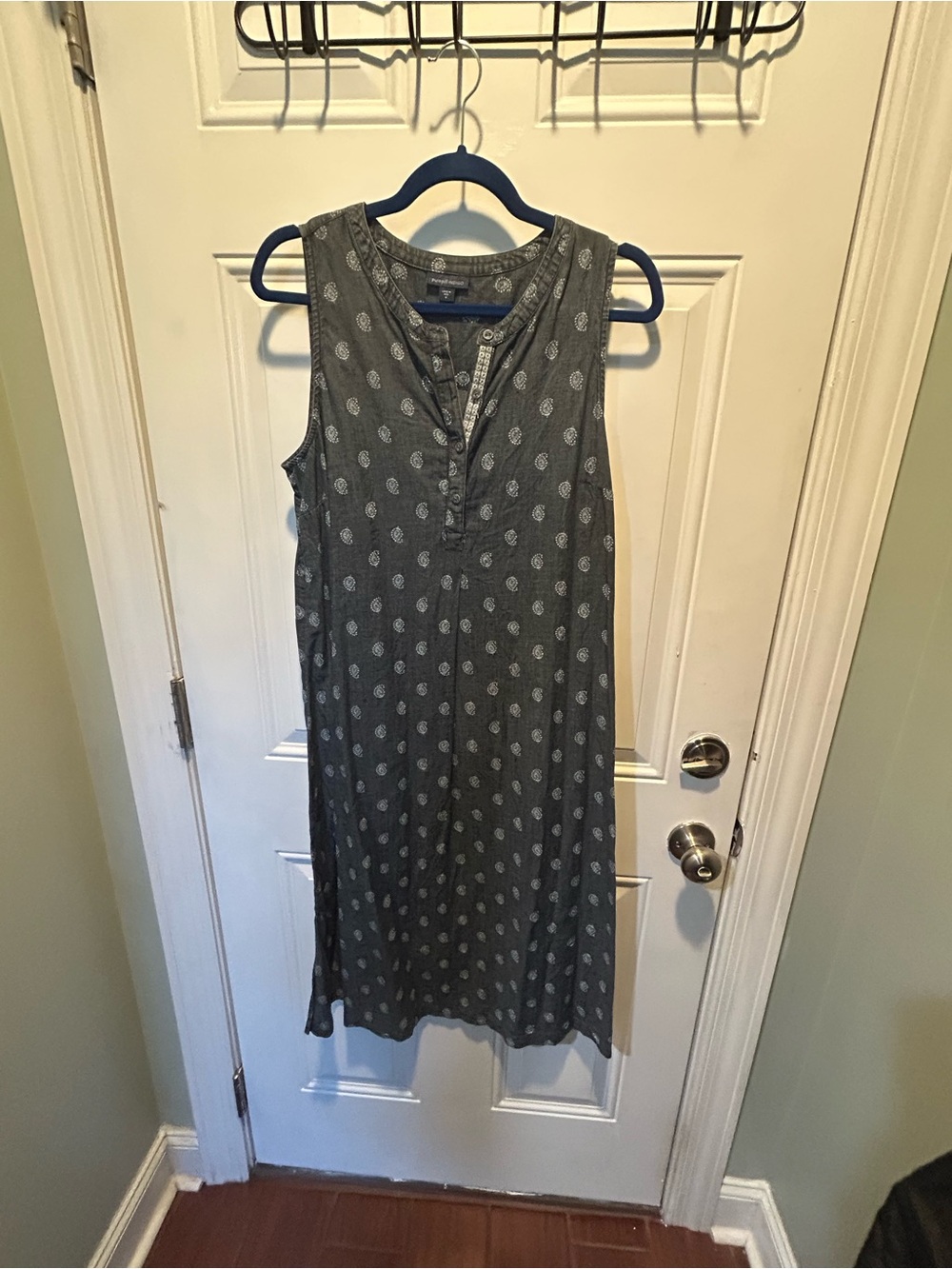 J. Jill Sleeveless Charcoal Paisley Henley Dress